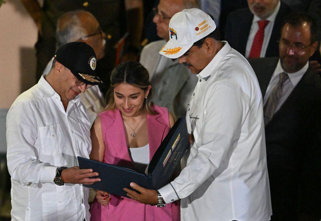 Laura Sarabia, Petro, Maduro