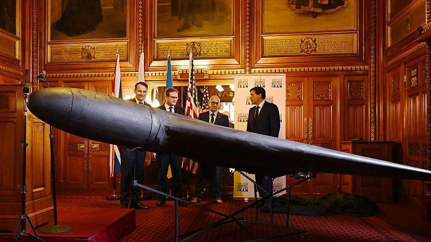 İran yapımı saldırı drone'u Londra'daki Parlamento Binası'nda gösteriliyor