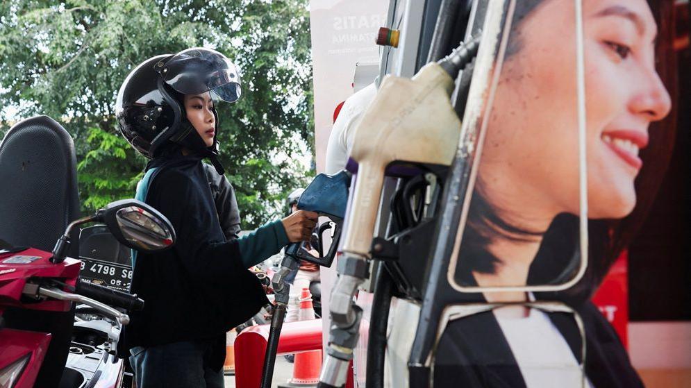 Harga bahan bakar minyak (BBM) jenis Pertamax menjadi Rp16.250 per liter mulai Rabu (10/06).