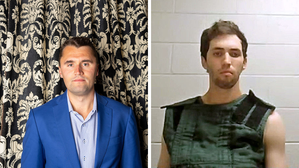 Montagem de fotos mostra Charlie Kirk à esquerda, de paletó azul, e Tyler Robinson à direita, de colete à prova de balas, ambos olhando diretamente para a câmera com expressões sérias no rosto