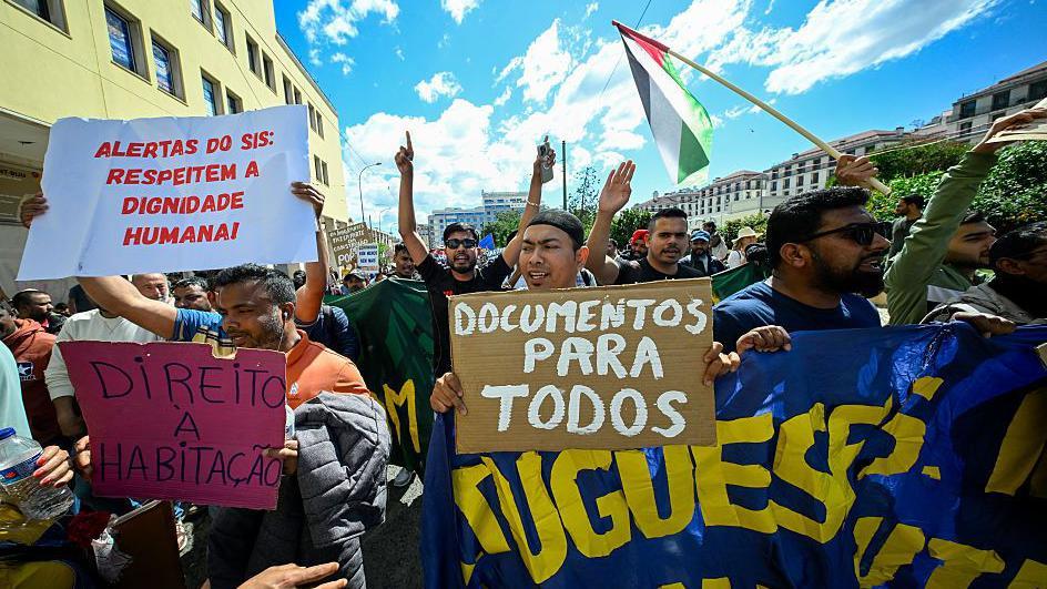 Manifestación de migrantes indocumentados en Portugal.