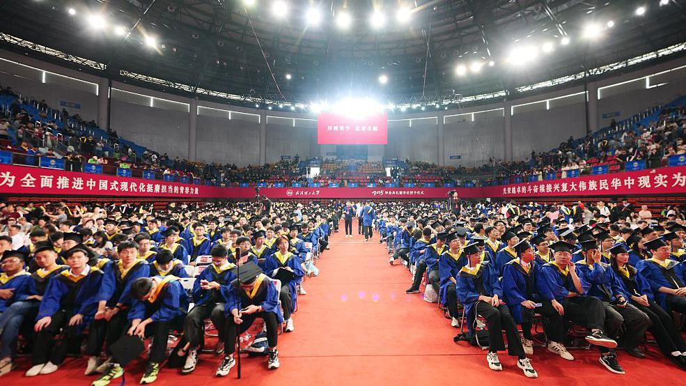 2025年6月14日，畢業生參加武漢理工大學2025年學位授予典禮暨畢業典禮。