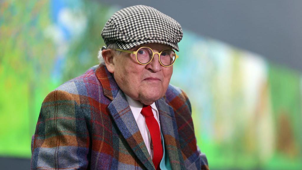 David Hockney says moving Bayeux Tapestry to UK is madness