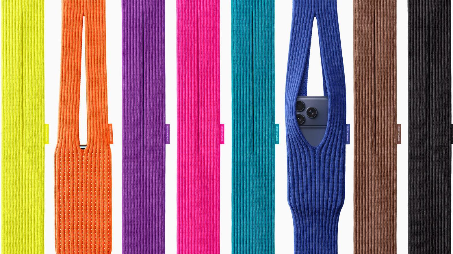 展示了八個色彩鮮豔的針織iPhone Pocket包，其中兩個放有iPhone，從左至右的顏色依序為：黃色、橙色、紫色、粉紅色、綠松色、藍色、棕色與黑色。