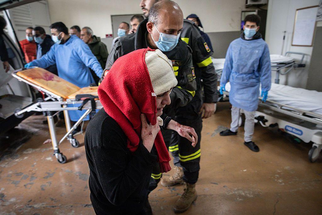 بيروت في قلب العاصفة: كيف تعالج الحكومة اللبنانية تداعيات الغارات الإسرائيلية؟