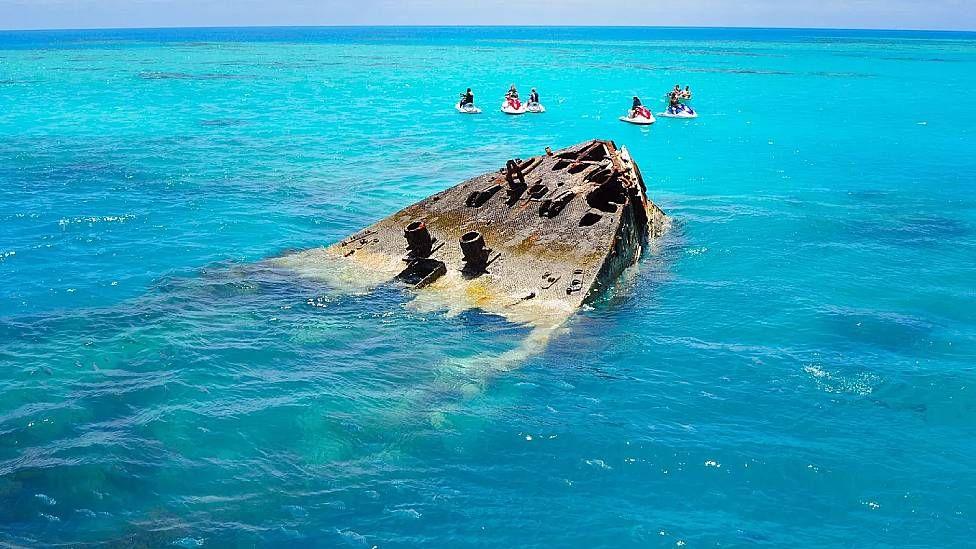 Parte del casco de un buque naufragado en las aguas de las Islas Bermudas