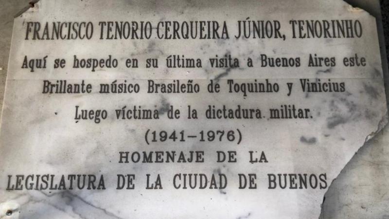 Placa que homenageia Tenorinho no Hotel Normandie, em Buenos Aires 