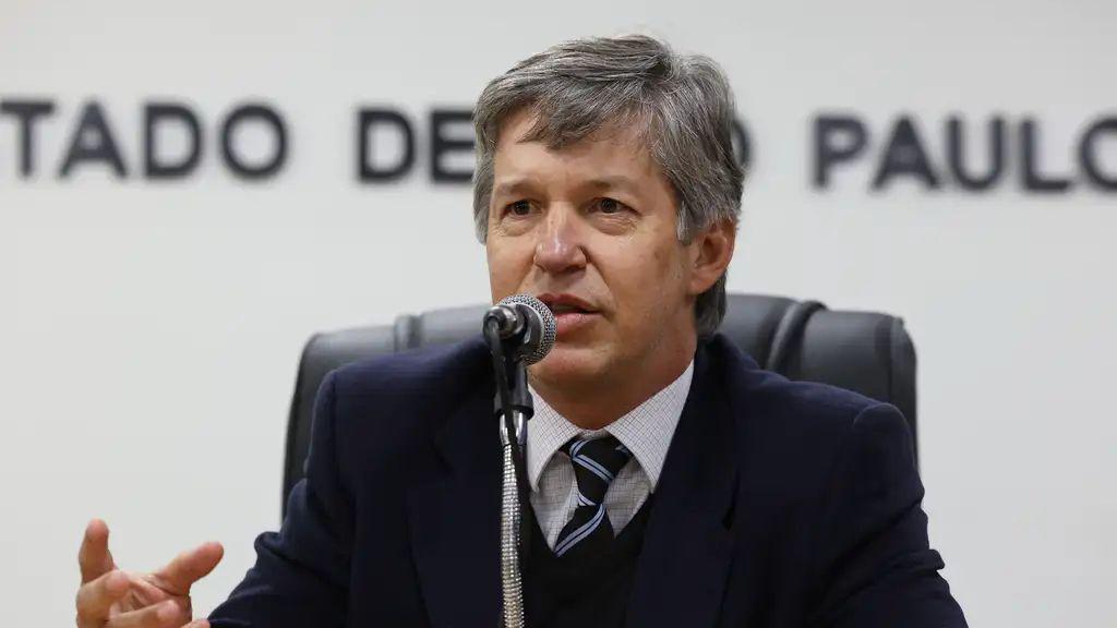  O promotor de justiça Roberto Bodini fala durante coletiva de imprensa (em 12/08) sobre prisão do dono da Ultrafarma e diretor da Fast Shop por suspeita de esquema de pagamento de propinas, no Ministério Público de São Paulo