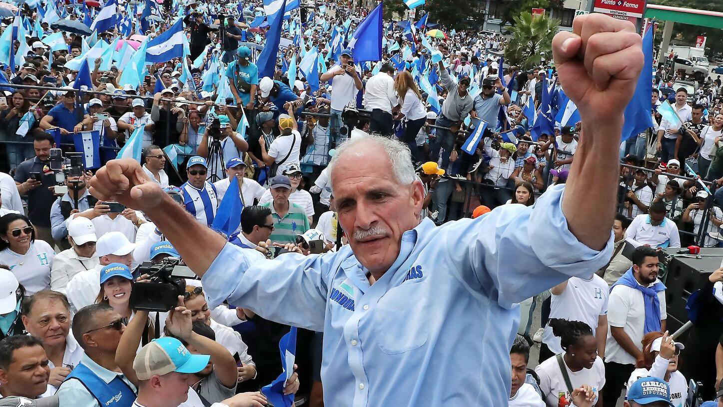 El candidato presidencial Nasry Asfura en un acto de campaña antes de las elecciones generales, Tegucigalpa, Honduras. 