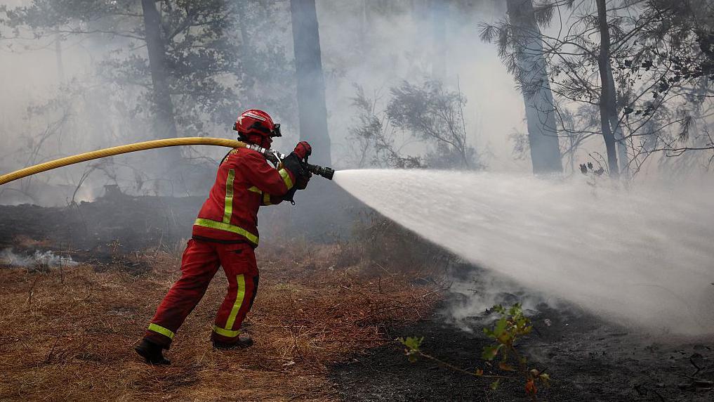 Firefighters battle wildfire as tens of thousands evacuated near Bordeaux