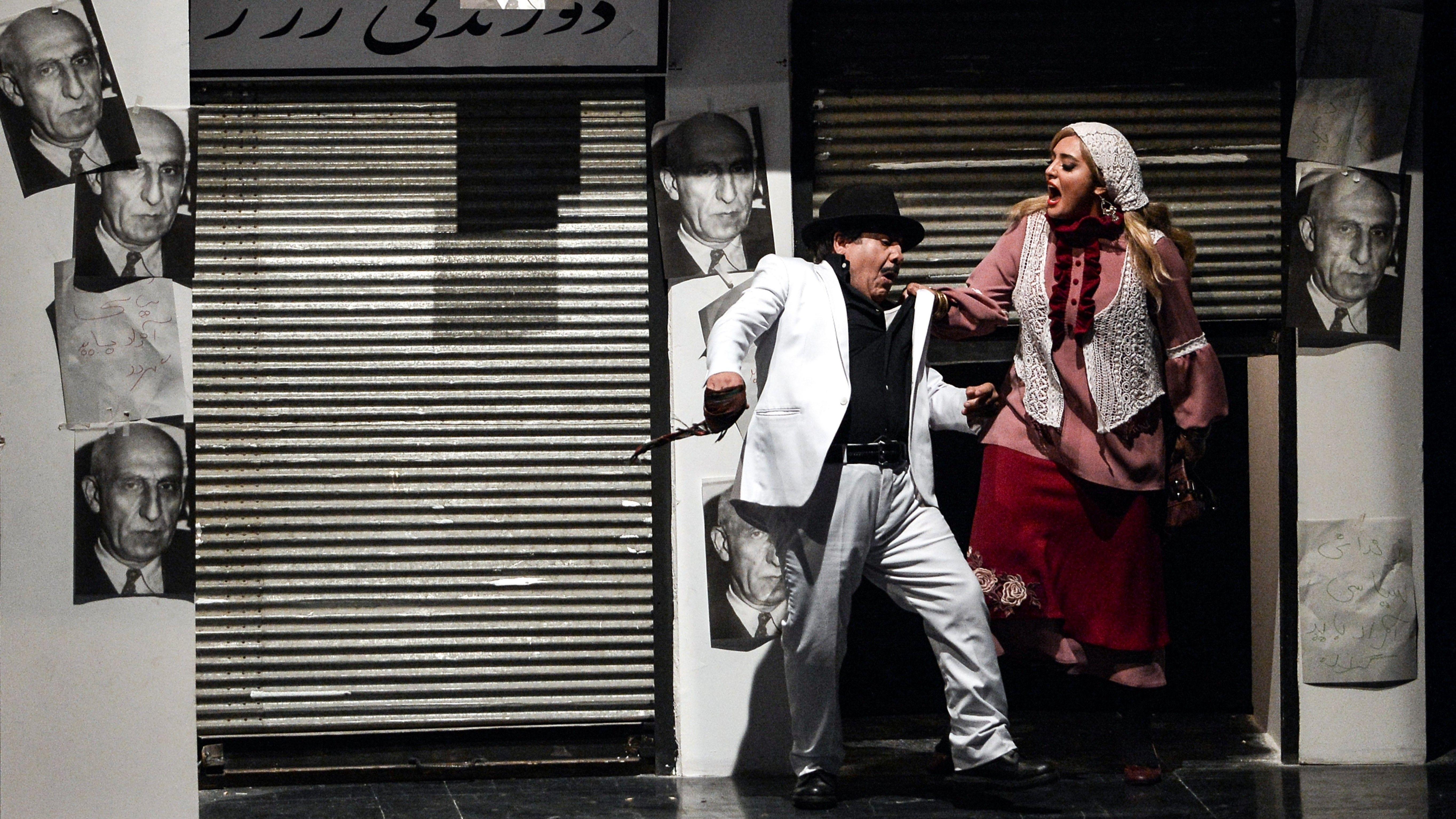 قصة الرجل الذي أمم النفط الإيراني وأطاحت به المخابرات الأمريكية والبريطانية 