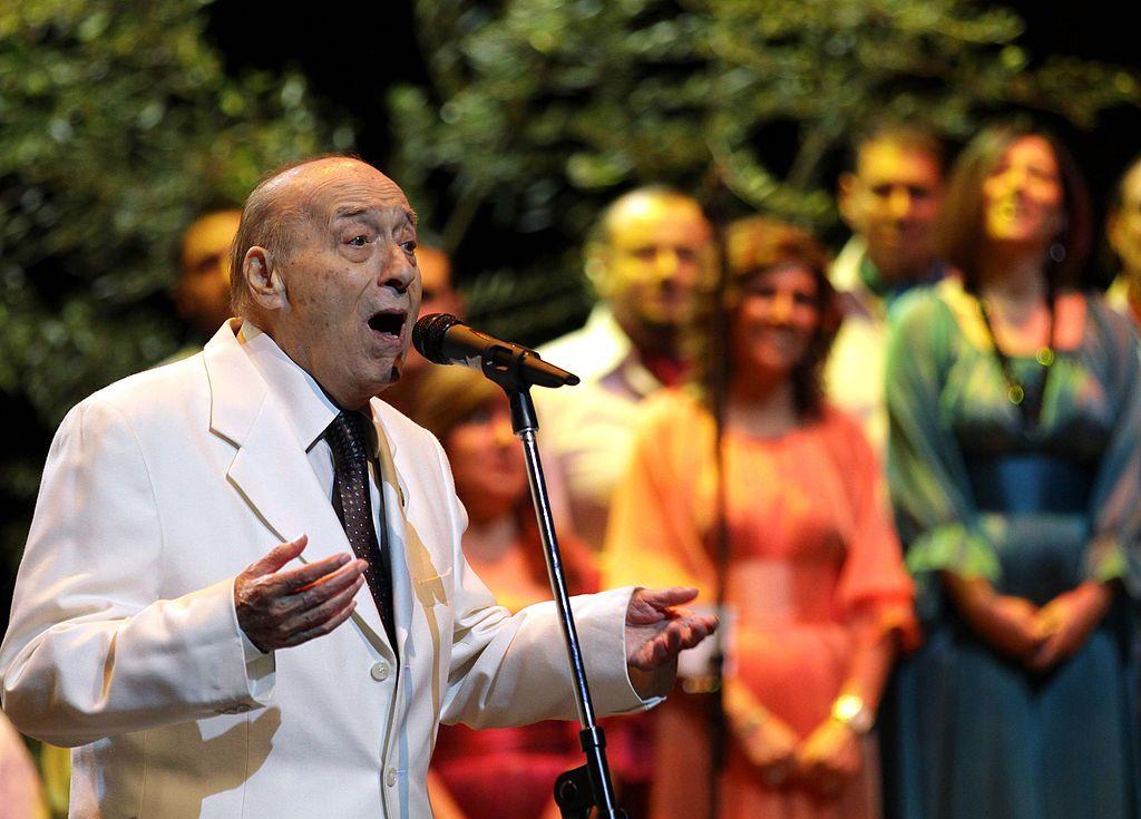 يُحيي الفنان اللبناني المخضرم وديع الصافي حفلاً غنائياً تكريماً له مع جوقة الفرح السورية في دار الأوبرا بدمشق في 27 أكتوبر/تشرين الأول 2010. 
