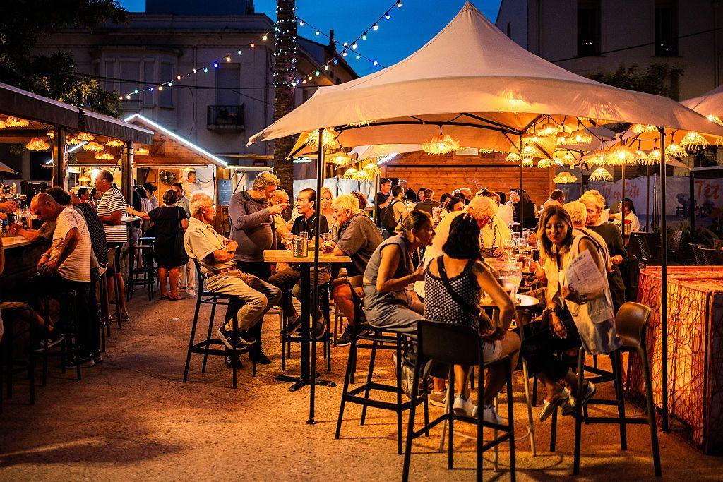 Bar en la noche