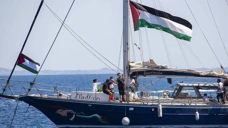 Una foto del barco Madleen, que navegó hacia la Franja de Gaza transportando ayuda.