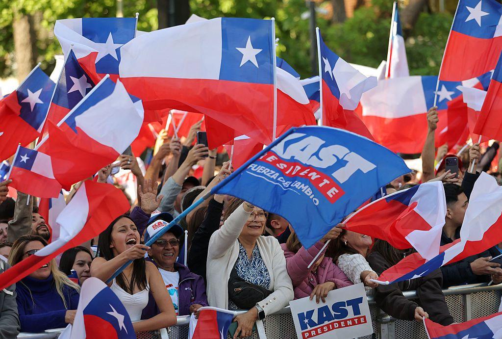 Simpatizantes de Kast celebran el triunfo del candidato