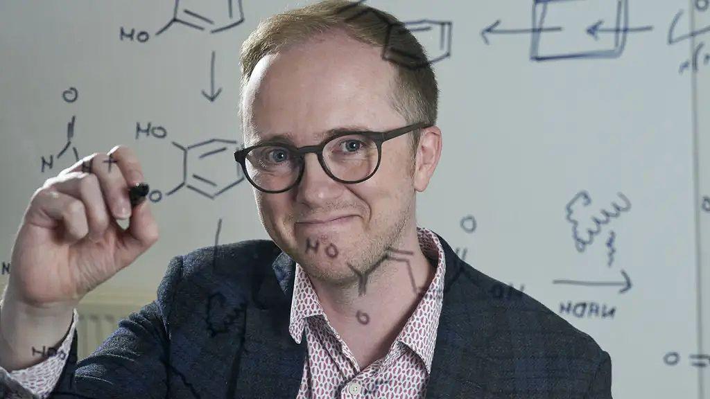 Stephen Wallace, escribiendo fórmulas químicas