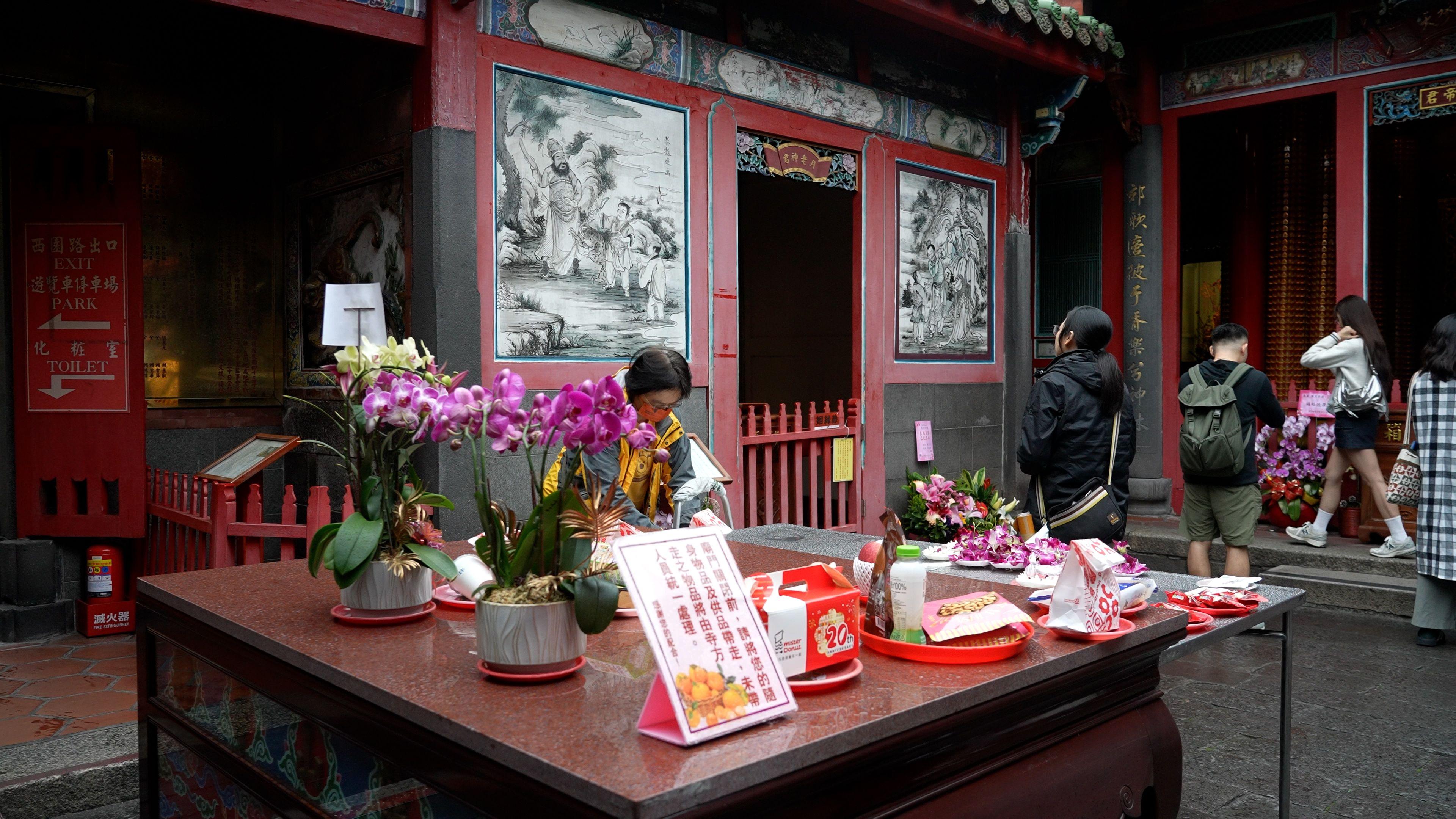 民俗學者認為，月老主要功能與「求正緣」密切相關，但若社會對婚姻、關係的想像逐漸轉變，傳統民俗也可能出現調整。