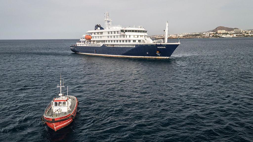crucero MV Hondius frente a la costa de cabo verde