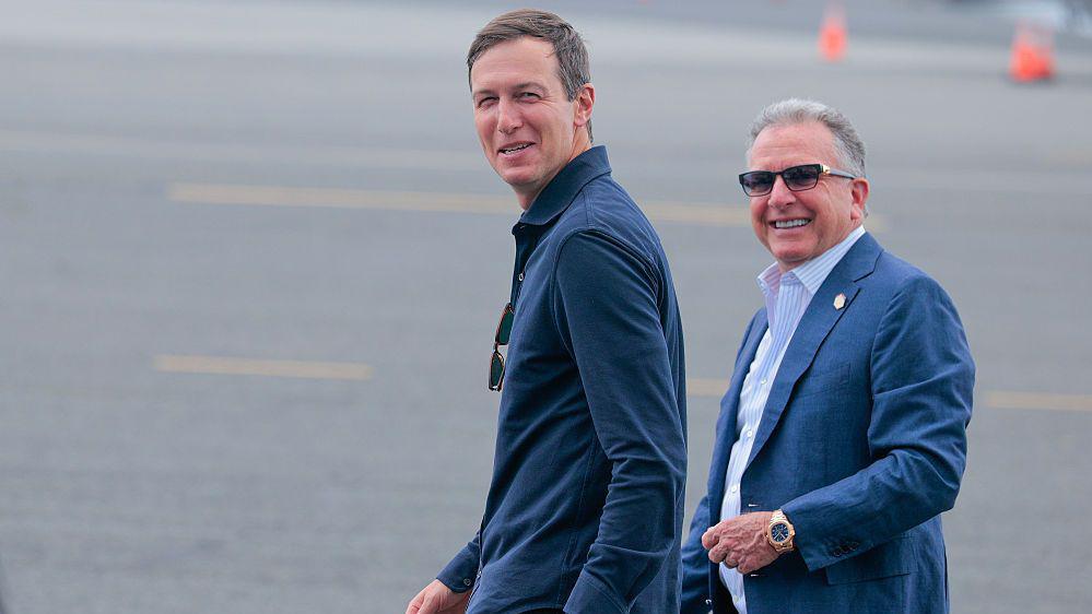 تفاؤل يسود مفاوضات شرم الشيخ، والسيسي يدعو ترامب لحضور مراسم التوقيع "حال التوصل إلى اتفاق" 1 ستيف ويتكوف (يمين) وجاريد كوشنر (يسار). أرشيف