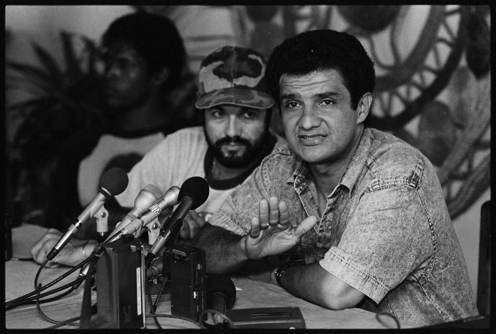 Brooklyn Rivera en una conferencia de prensa en 1988