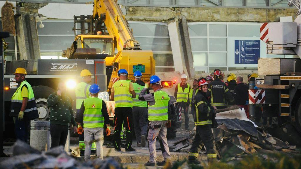Železnička stanica u Novom Sadu posle pada nadstrešnice