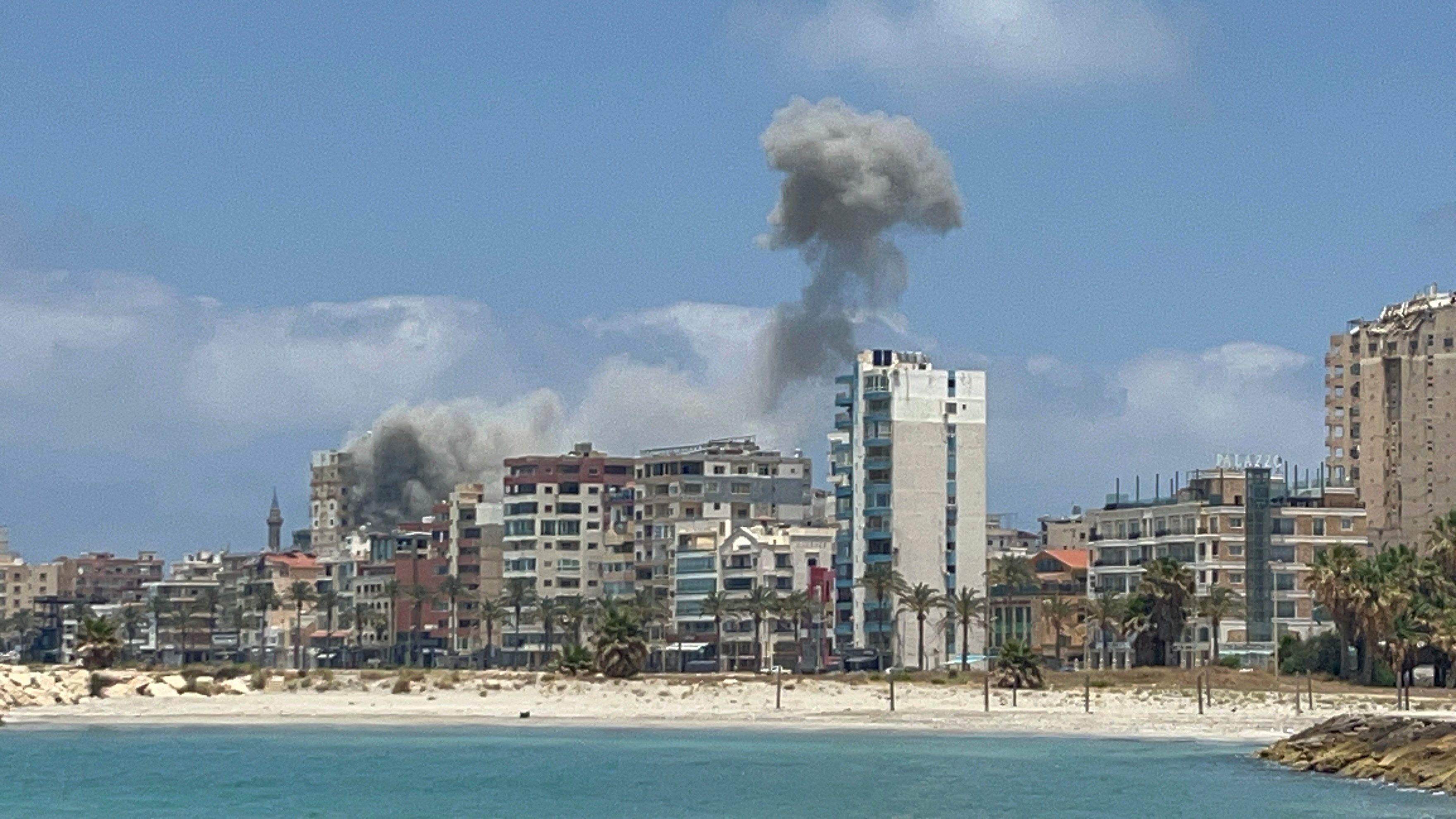 قتلى في غارة إسرائيلية على صور جنوب لبنان، ومخاوف على المدينة التاريخية
