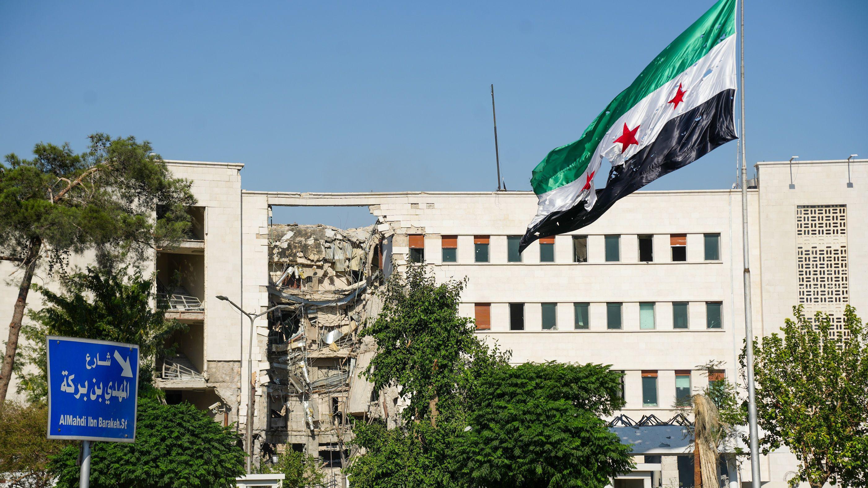 استهدفت غارات جوية إسرائيلية وزارة الدفاع السورية وموقعًا بالقرب من القصر الرئاسي في دمشق، في 16 يوليو/تموز 2025، وسط تصاعد الاشتباكات بين قوات النظام والميليشيات الدرزية في السويداء. وأكدت إسرائيل التزامها بحماية الدروز في سوريا نظرًا للروابط التاريخية والعائلية. 