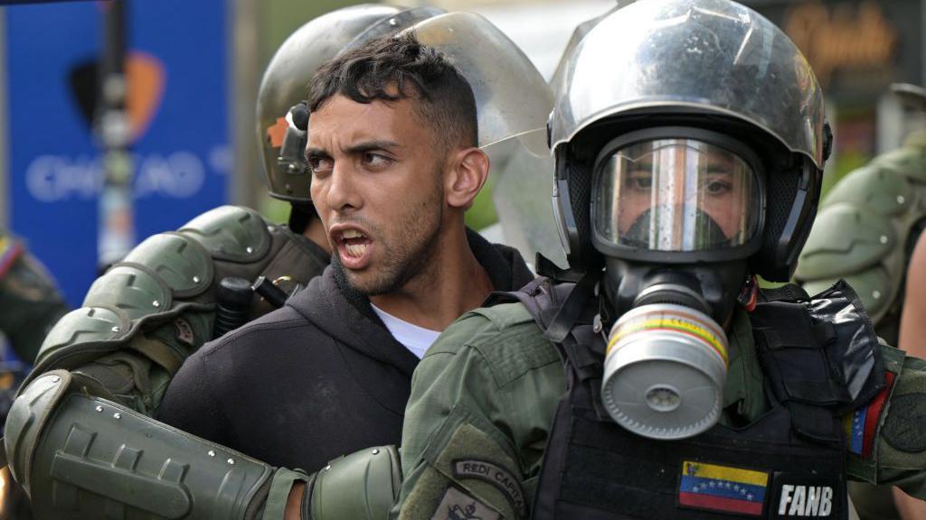 Detención en protestas contra Maduro el año pasado