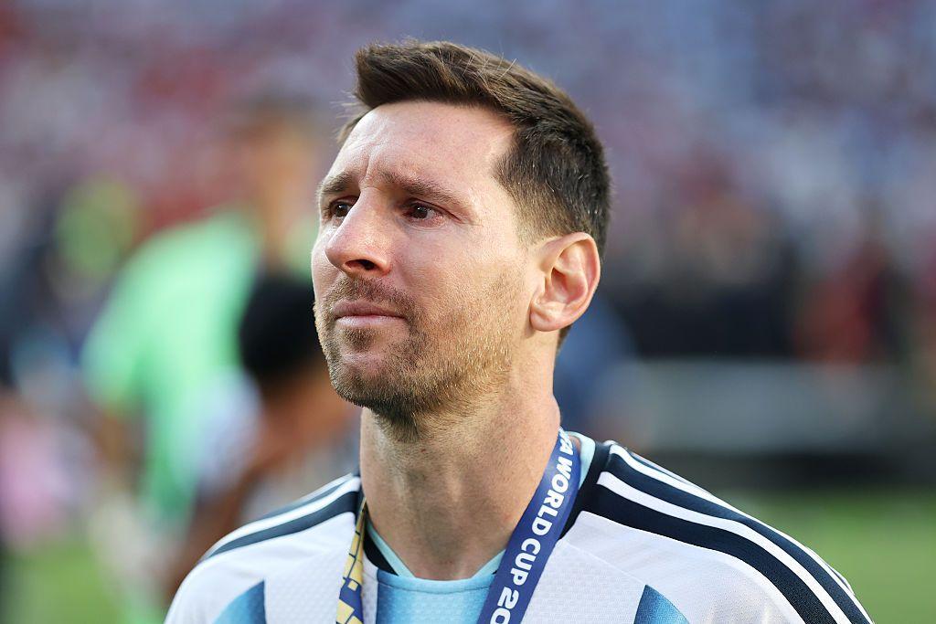 Lionel Messi llora. 