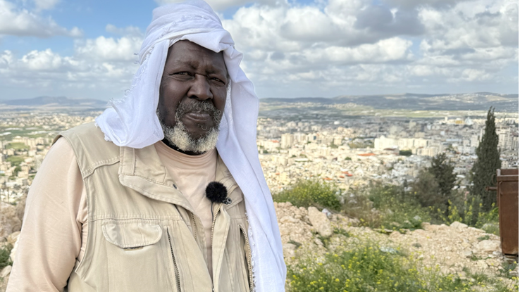"بطاقة اللجوء وكلب العائلة" كلّ ما استطاع جُمعة زوايدة إنقاذه من بيته في مخيم جنين 1 جمعة زوايدة