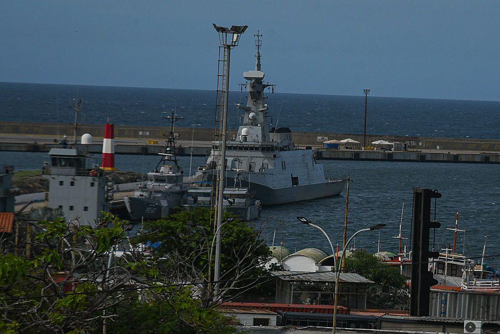 Un buque de la Armada de los Estados Unidos atraca en el puerto de La Guaira para llevar a cabo una operación logística destinada a prestar asistencia y ayuda humanitaria tras los recientes terremotos ocurridos en Venezuela.