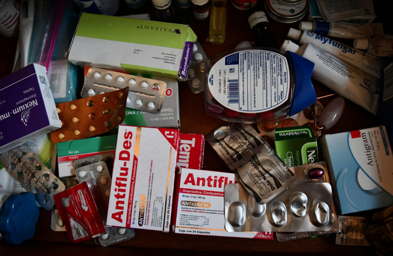Medicamentos en un cajón de la cabaña