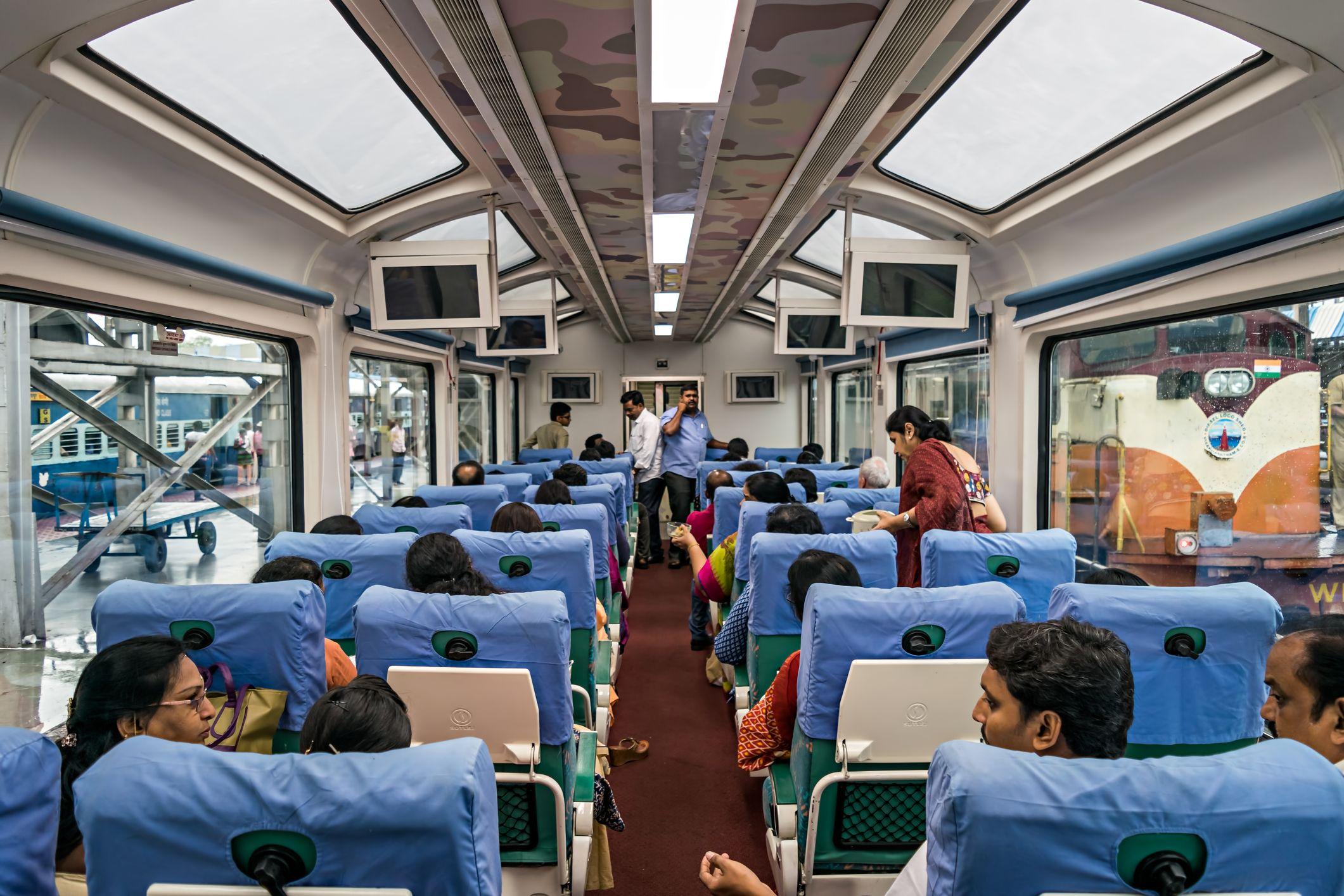 Pasajeros dentro del Visakhapatnam Kirandul.