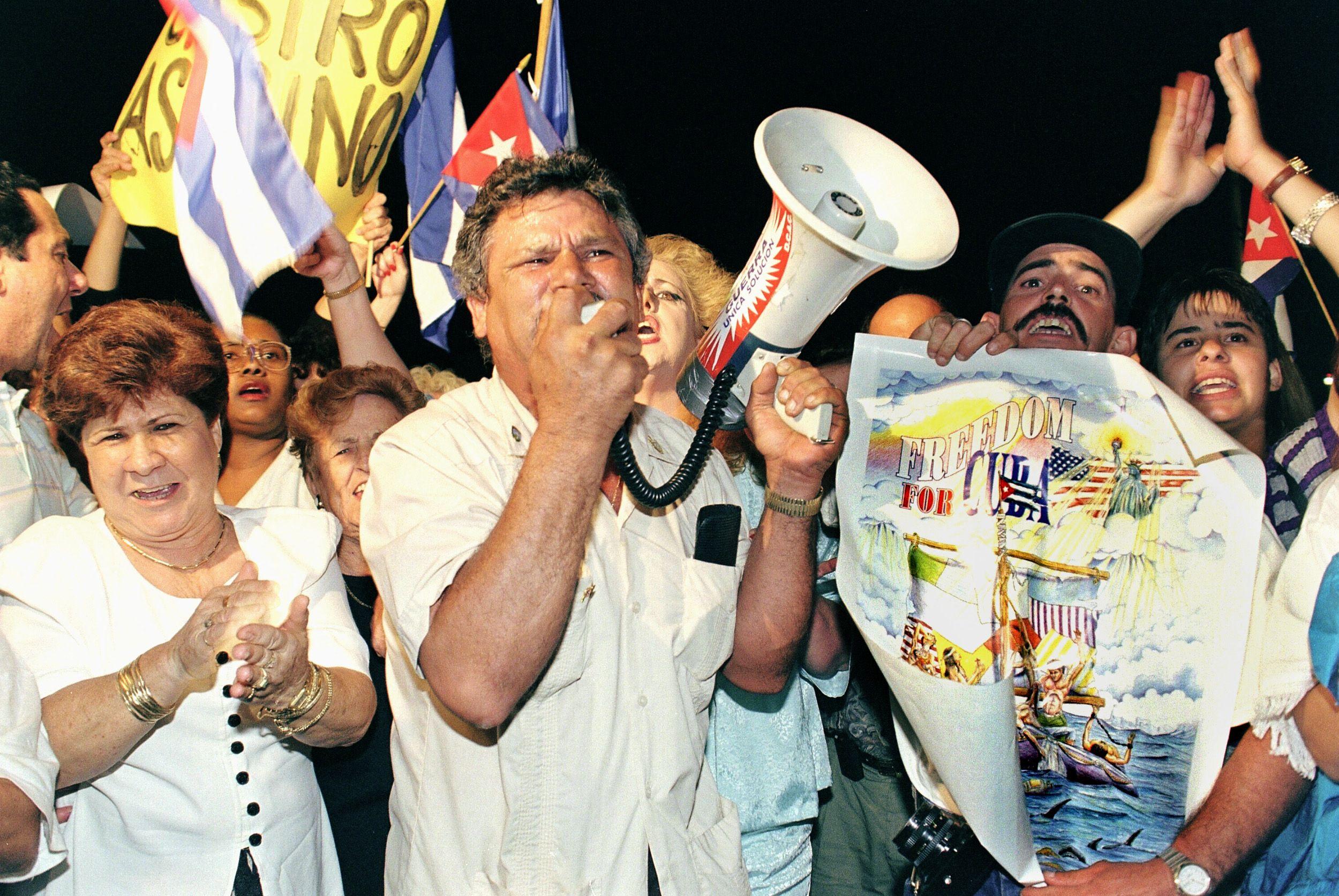 Protesta de exiliados cubanos en Florida.