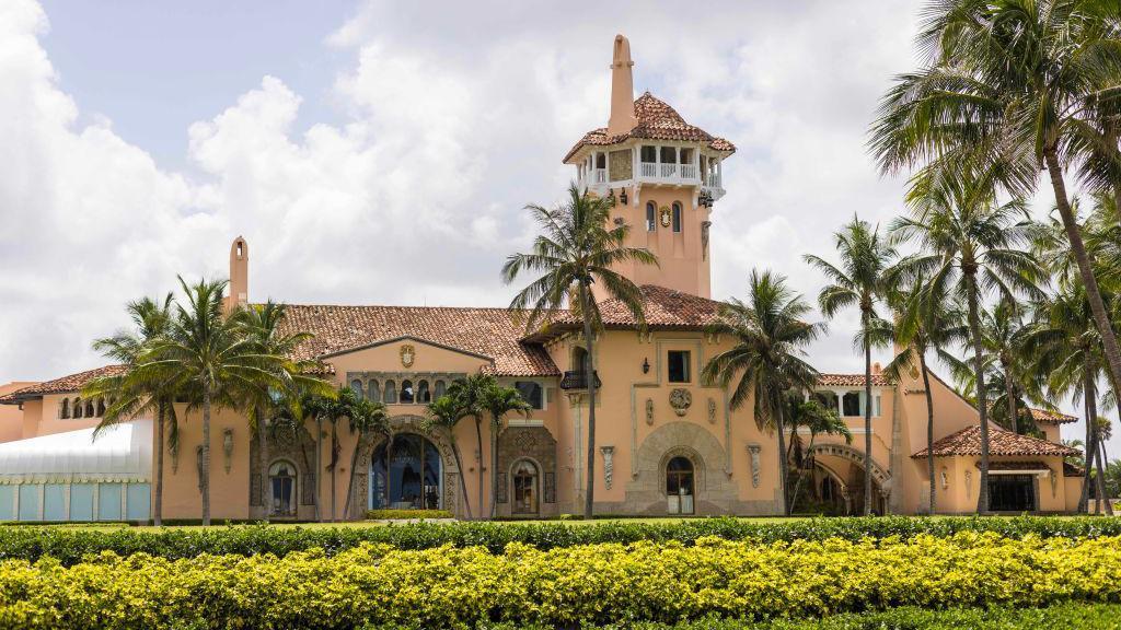 Man killed after entering secure perimeter of Trump's Mar-a-Lago residence, Secret Service says