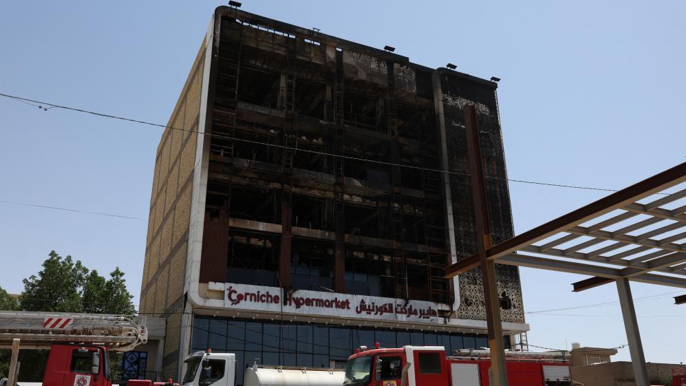 El incendio ocurrió en el hipermercado Corniche en la ciudad de Kut.
