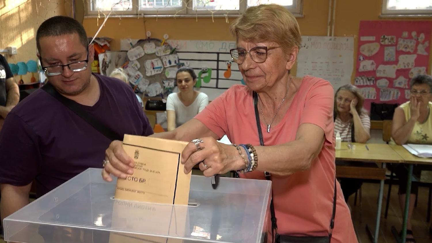 zaječar, izbori u zaječaru, biračko mesto u zaječaru, žena glasa na izborima u Zaječaru