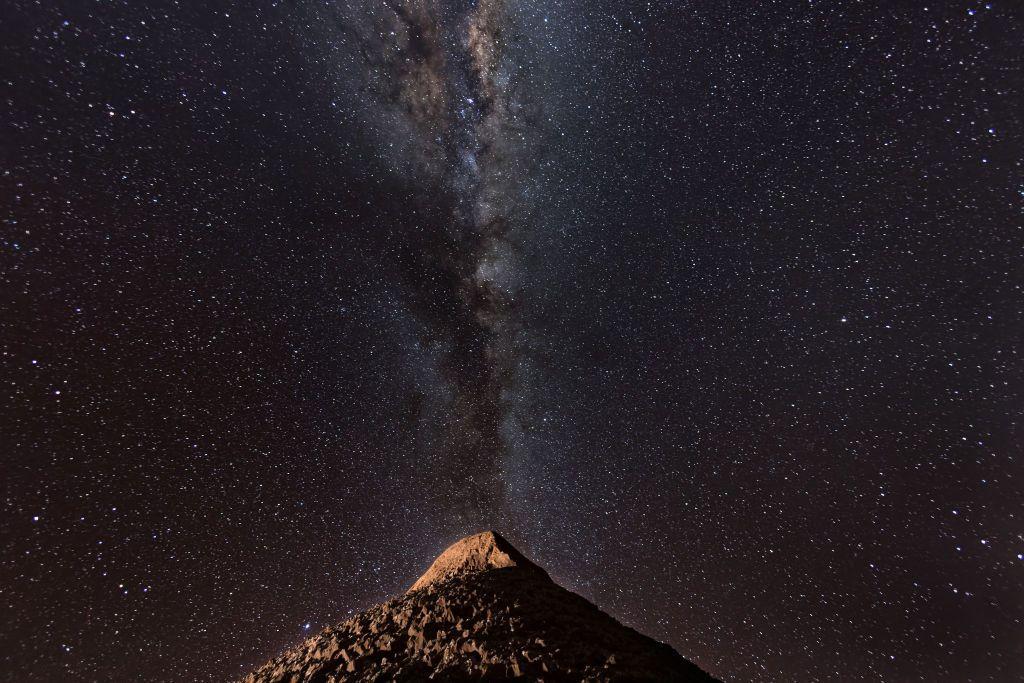 Situado en el tercio norte de Chile, entre dos cordilleras, el Atacama es posiblemente el desierto más antiguo de la Tierra, con una aridez extrema que se remonta al menos a 3 millones de años. 