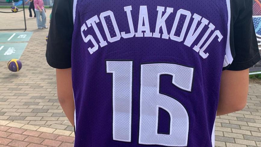 Dres Predraga Peje Stojakovića, bivšeg reprezentativca SR Jugoslavije