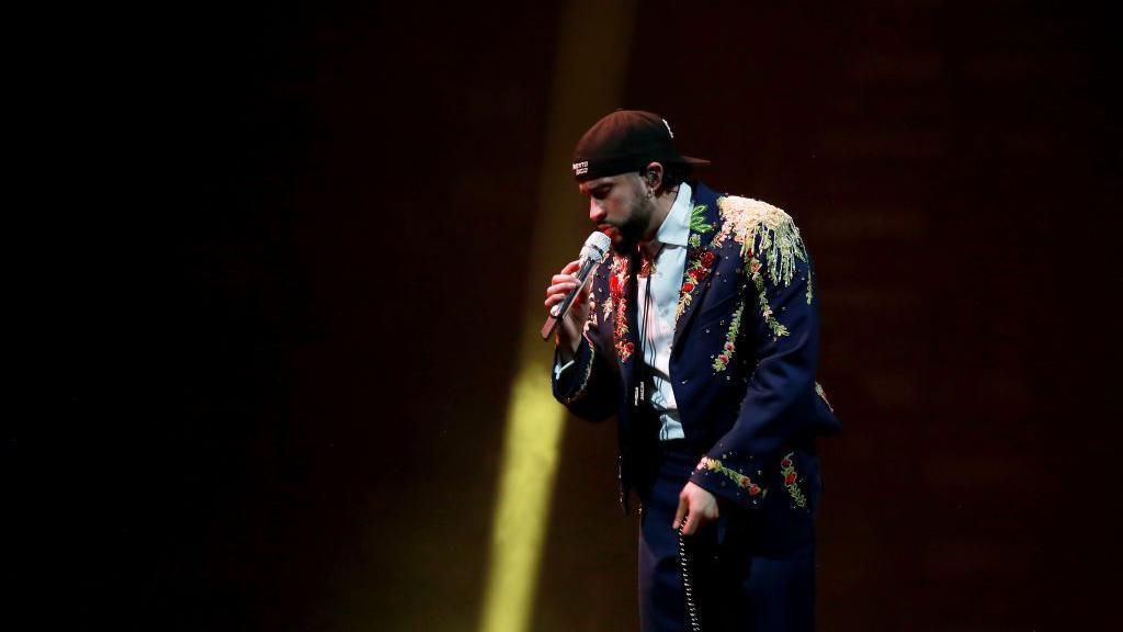 imagen de bad bunny en concierto