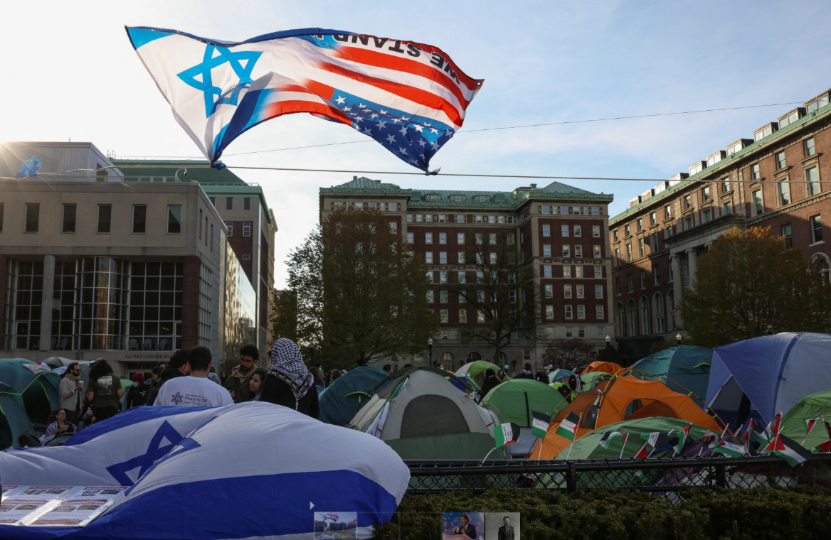 كان من المرجّح أن يتصادم مبدآ "أمريكا أولاً" و"دعم إسرائيل" في نهاية المطاف، وجاءت حرب إيران لتكون نقطة هذا التصادم.