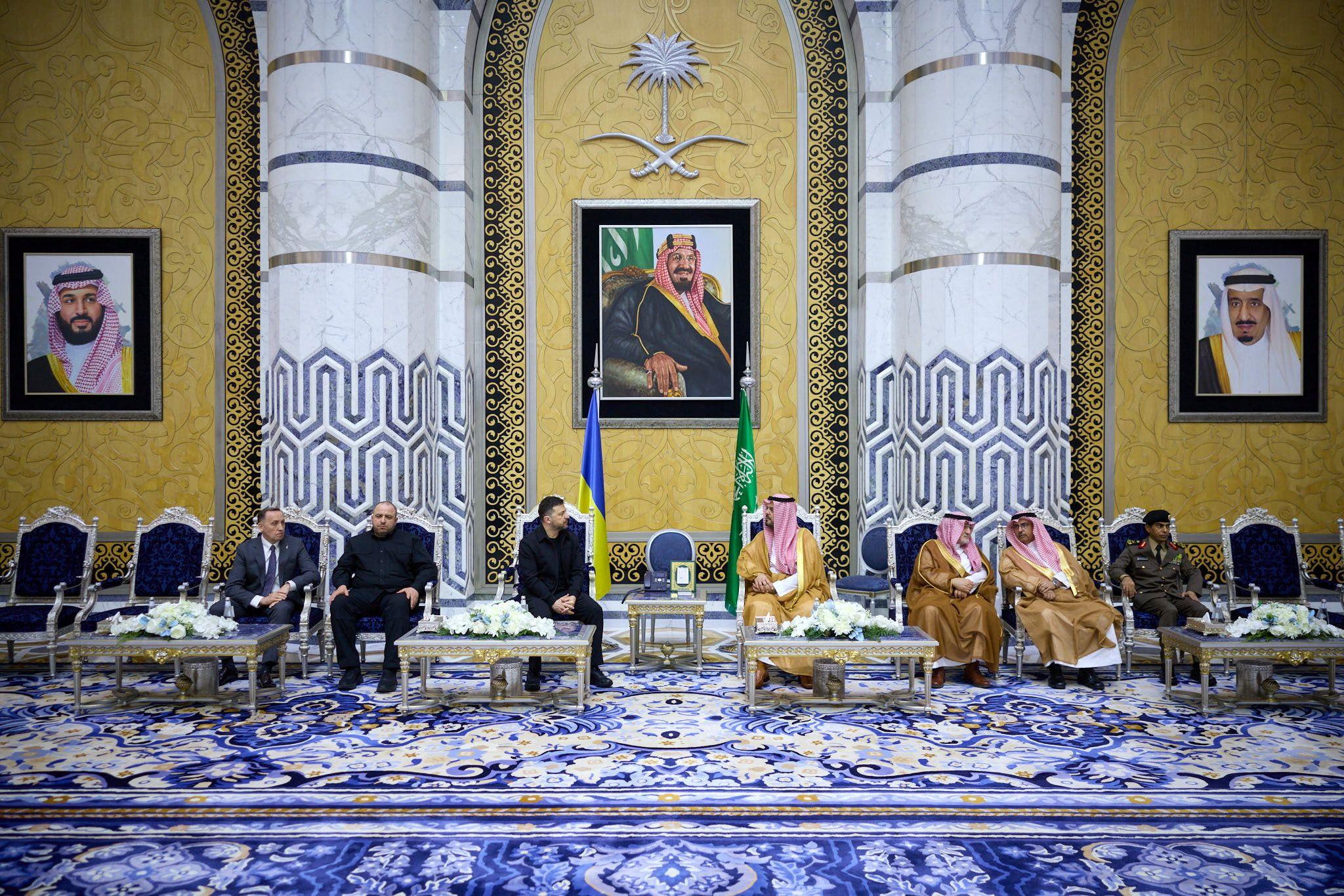 الرئيس الأوكراني في الخليج 