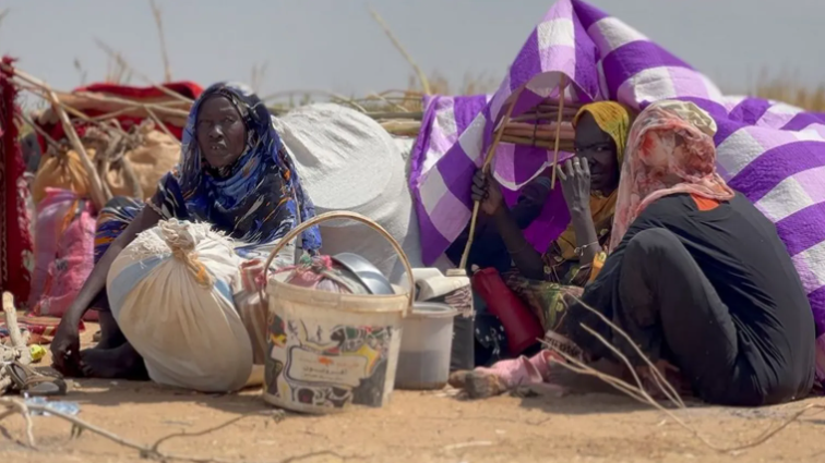 "ضربوا من قاوم وسرقوه وأعدموا البعض. شاهدتُ جثثاً ملقاة في الشوارع" - شهادات فارّين من الفاشر 5 يُعتقد أن حوالي خمسة آلاف شخص وصلوا إلى الطويلة خلال الأيام القليلة الماضية – ومن غير الواضح كم عدد المتبقيين خلفهم