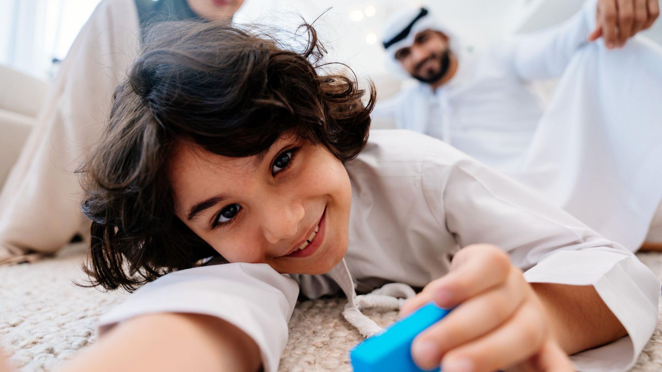 كيف يمكنني تسلية طفلي في الإجازة بدون أعباء مالية إضافية؟ 