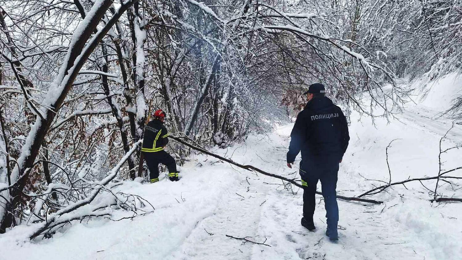 Vanredna situacija u 11 srpskih opština, cela Ivanjica provela noć bez struje 1 Hitne službe na terenu