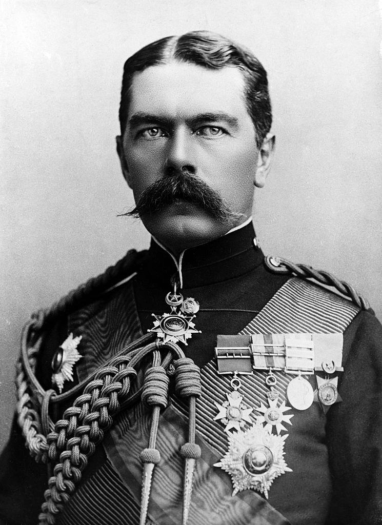 قاد هوراشيو هربرت كتشنر حملة أنجلو مصرية للقضاء على الدولة المهدية