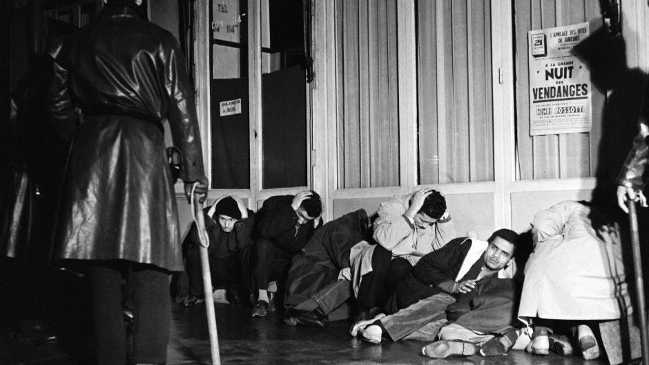 17 أكتوبر 1961: مجزرة الجزائريين في باريس، وكيف غيبها النظام الفرنسي عقوداً من الزمن #عاجل 4 عمليات قمع يتعرض لها الجزائريون في باريس تحت عنوان "مطاردة الجرذان"