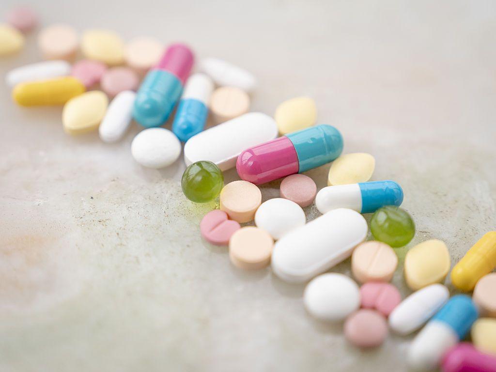 له ځینو دواګانو سره د خلکو بلدتیا، د دې لامل کېږي چې بله دوا که هرڅومره ښه وي، بیا یې هم له رانیولو ډډه وکړي.