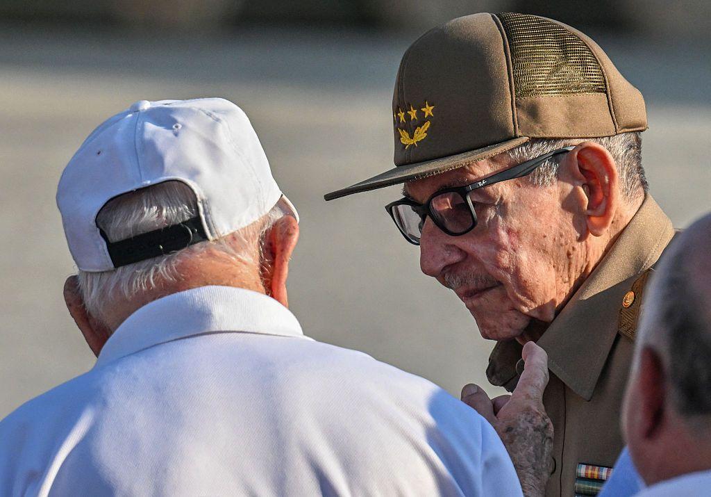 Raúl Castro con uniforme militar