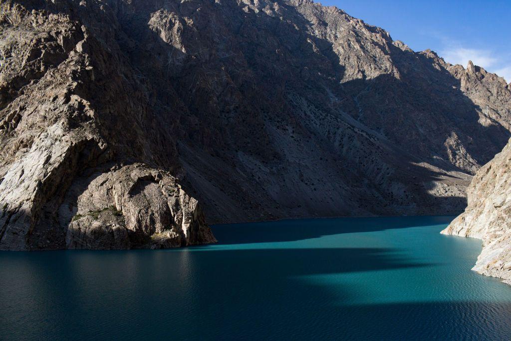 عطا آباد جھیل